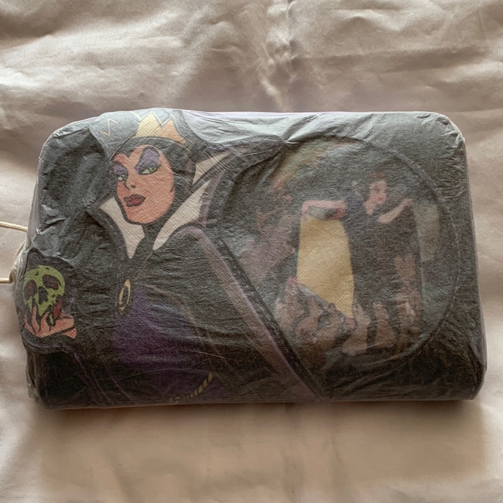 NWT DISNEY LOUNGEFLY Evil Queen Apple Wallet